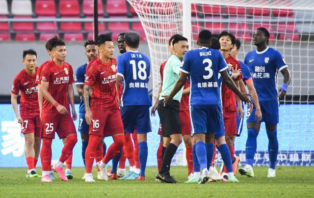 体育赛事-好久不见的火药味！汉沪战同仇敌忾 均不解“漏点”