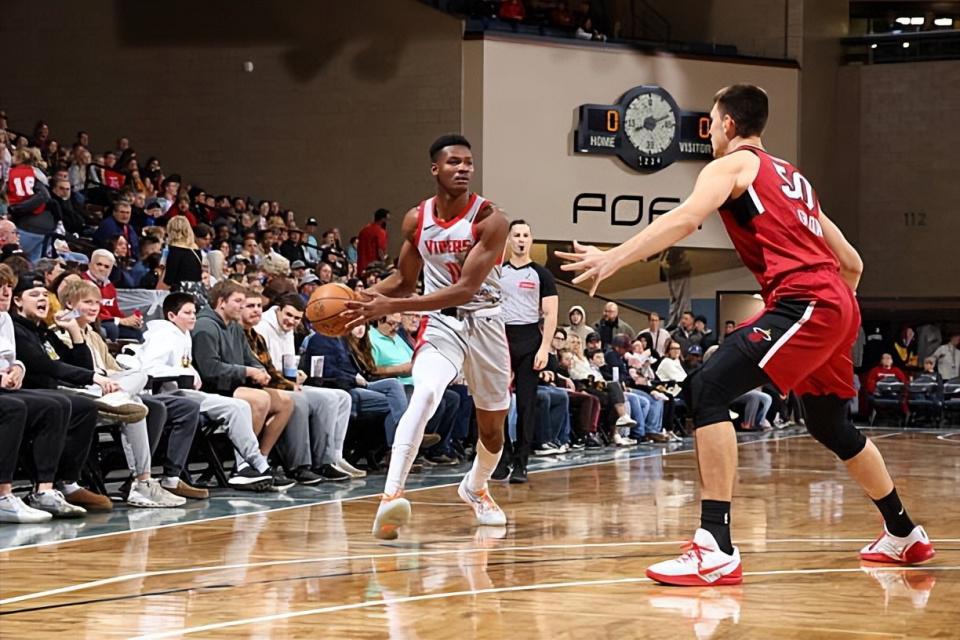 注册领彩金-惨败中为数不多的亮点！火箭二队替补内线的能力其实非常全面？